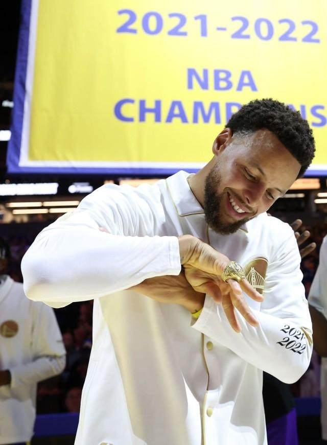 1666198947241001916.jpg huren.jpg