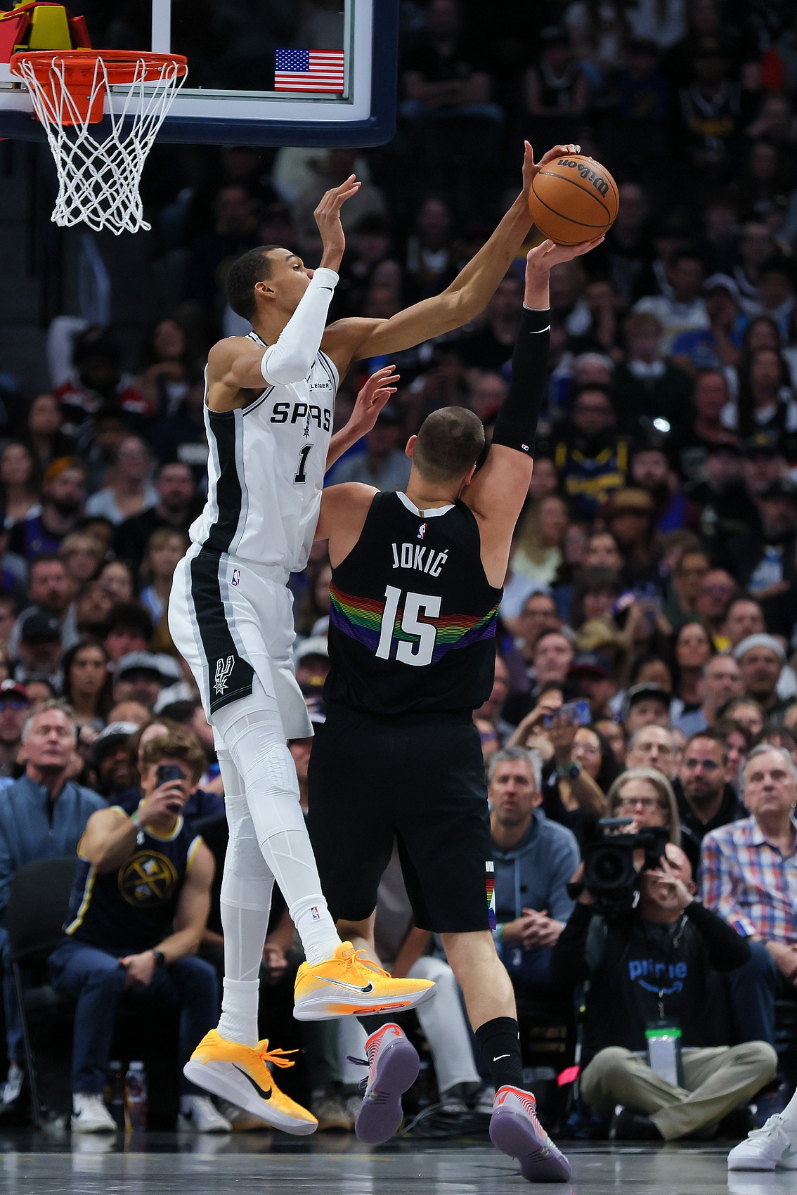 开云-巴爷：我认为文班将是下一个解锁乔丹成就的球员 拿到MVP和DPOY